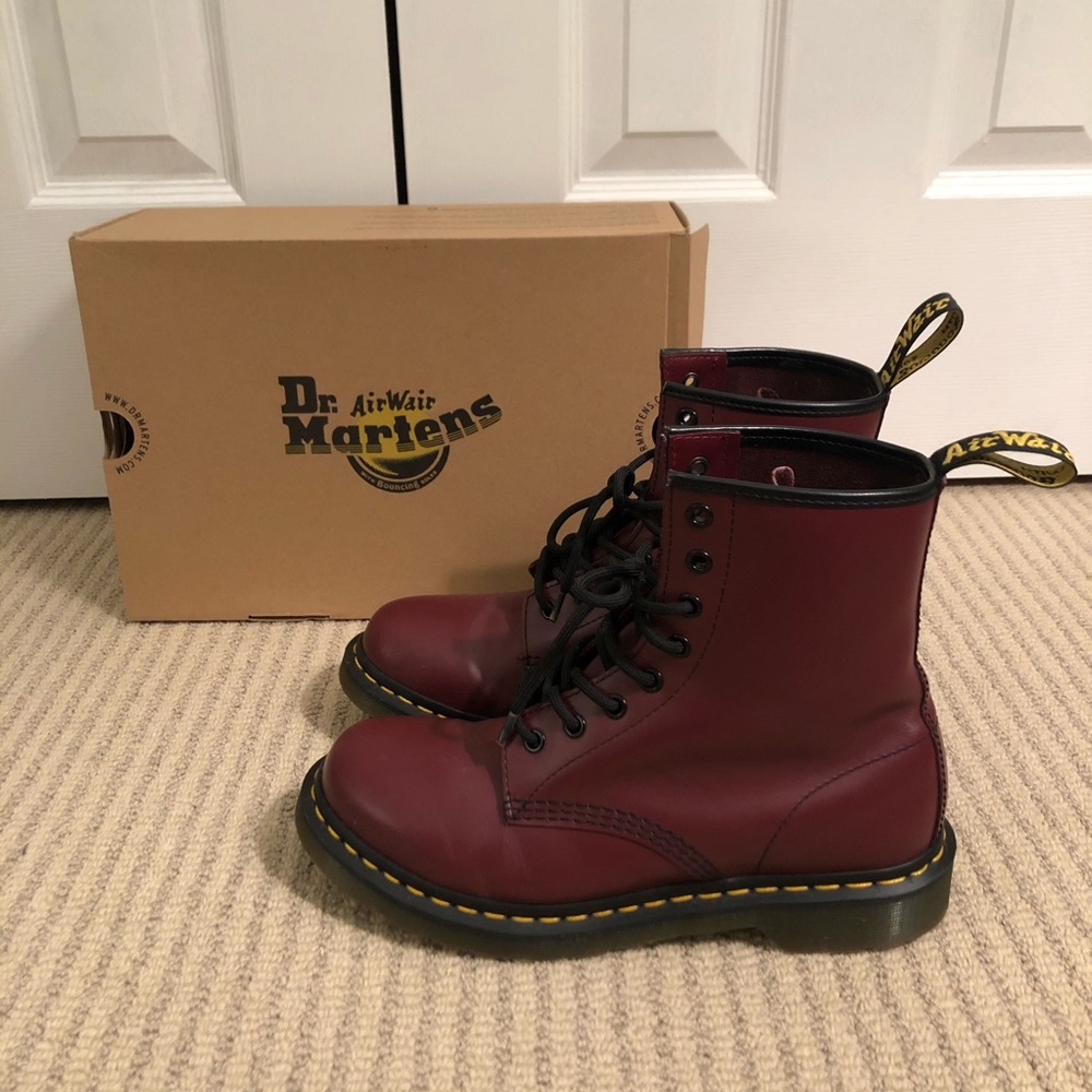Dr. Marten’s LEATHER LACE UP BOOTS